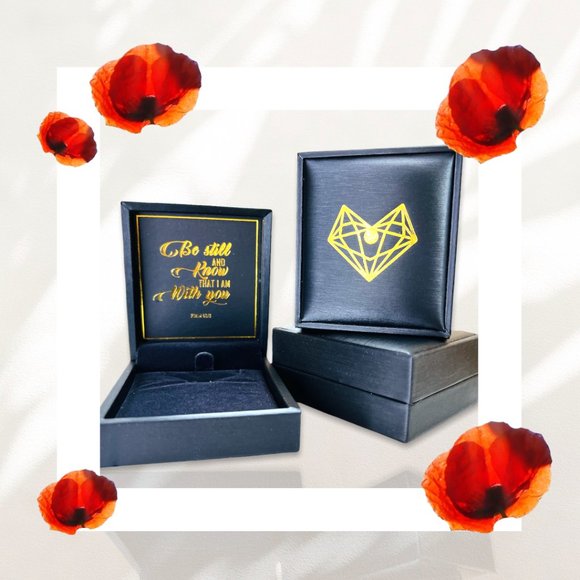 18k Gold "Be Still" Round Necklace - Picture 7 of 11